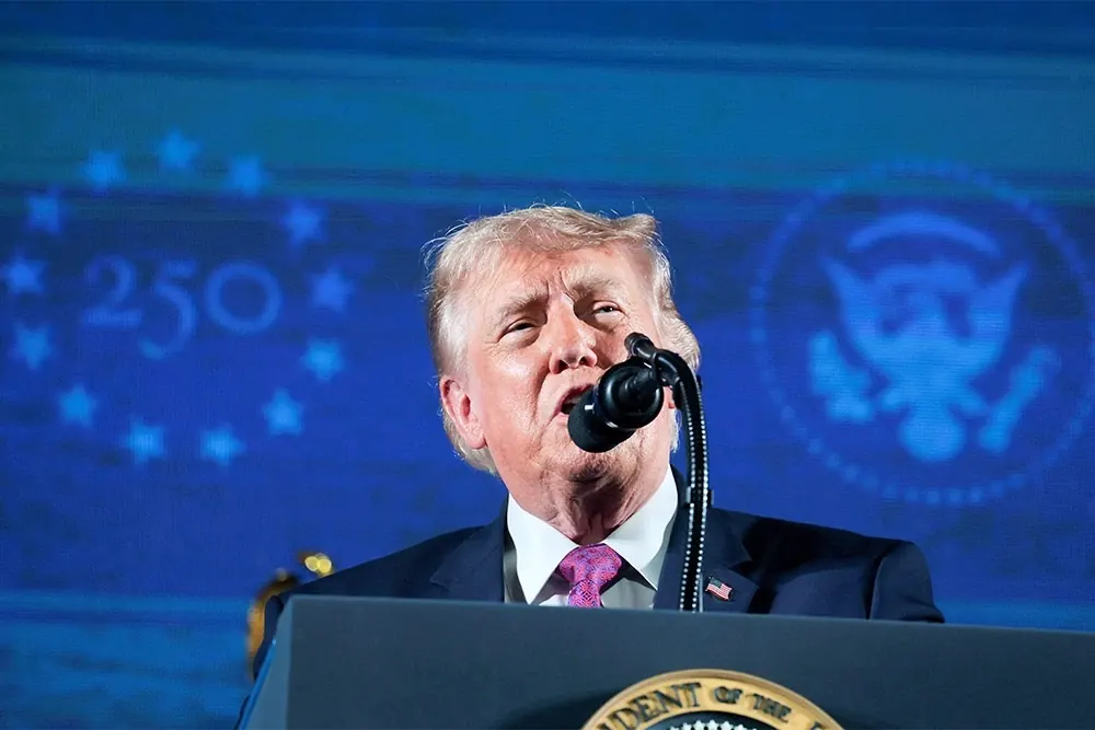 Дональд Трамп выступает с торжественной речью на горе Рашмор