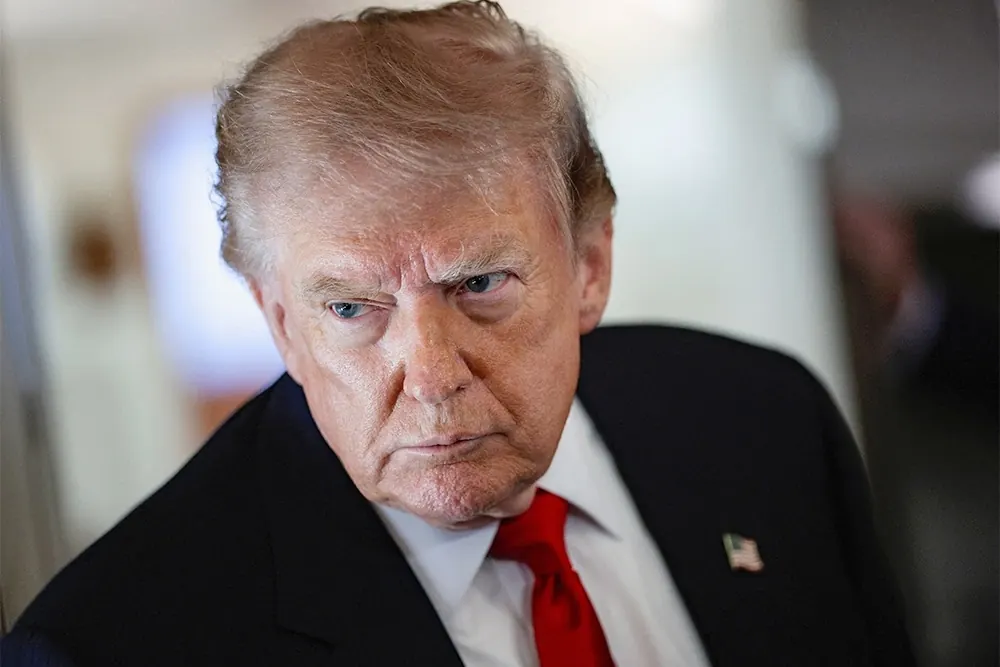 Дональд Трамп на борту президентского самолета говорит о планах по Ирану