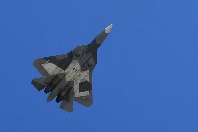 Открыть материал: Опубликованы кадры полета Су-57 с фигурой Кобра Пугачева